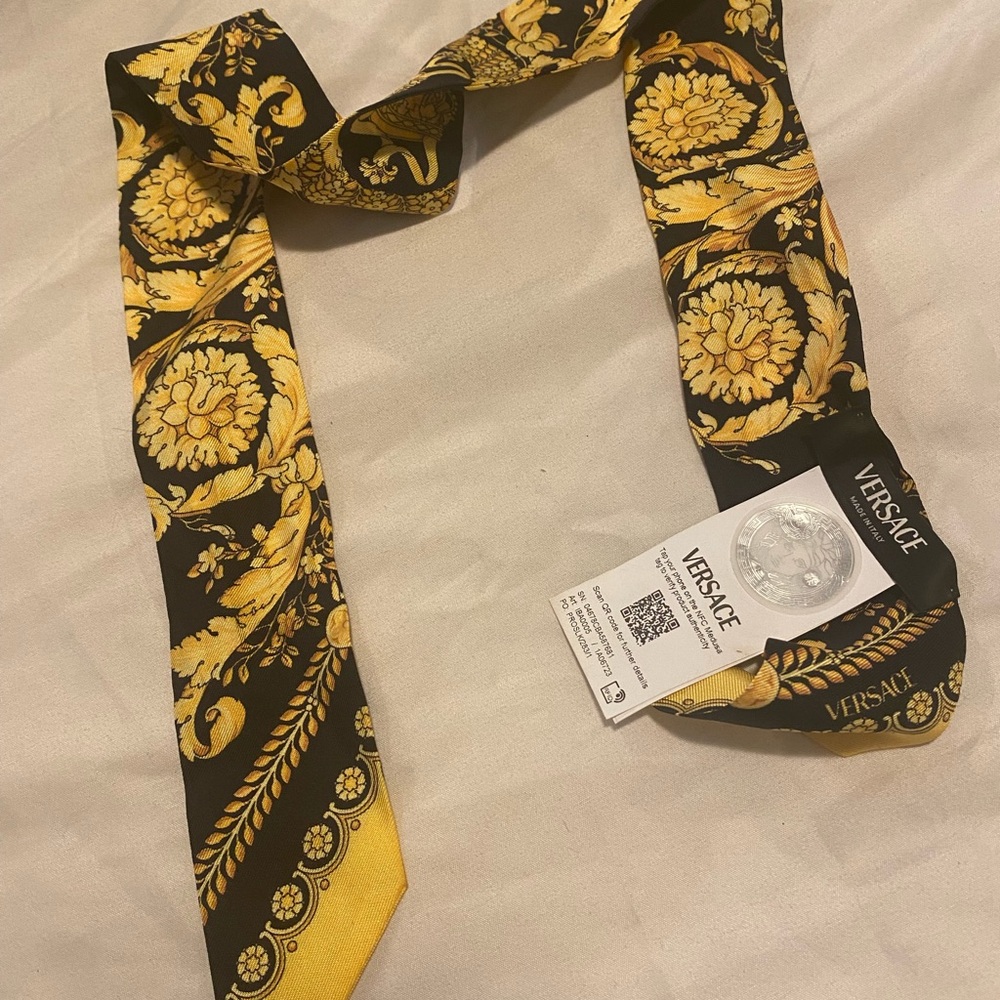 Versace Black and Yellow Baroque Tie